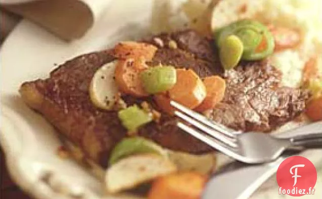 Steak Au Poivre À L'Ail Et Aux Légumes-Racines
