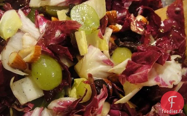 Cuisiner le Livre: Salade de Raisin, d'Amande et de Radicchio aux Olives Noires