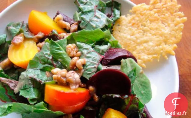Cook the Book: Salade de Betteraves Rôties avec Vinaigrette aux Noix et Chips au Fromage