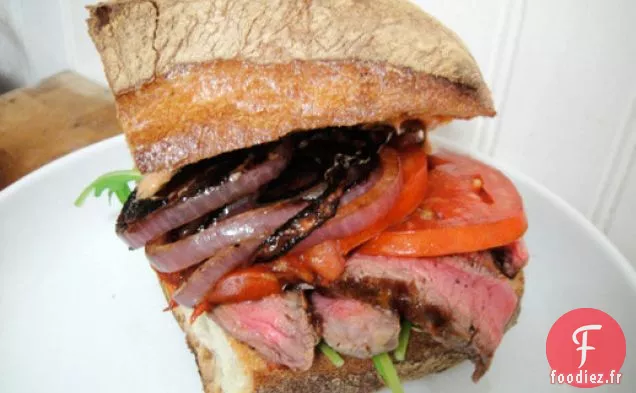 Préparez le livre : Sandwichs au steak, à la tomate et à l'oignon