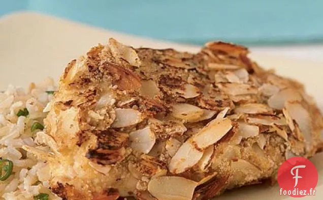 Poulet en Croûte d'Amandes et Riz aux Échalotes