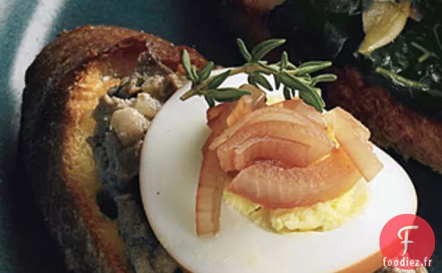 Crostini de Foie de Poulet aux Œufs Marinés