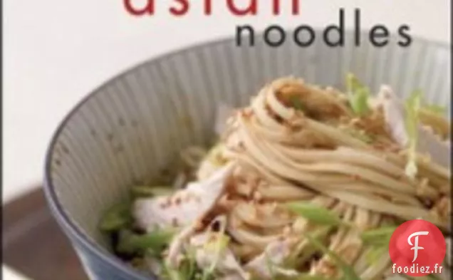 Cinq Nouilles de longévité en lambeaux pour la nouvelle année de 'Easy Asian Noodles