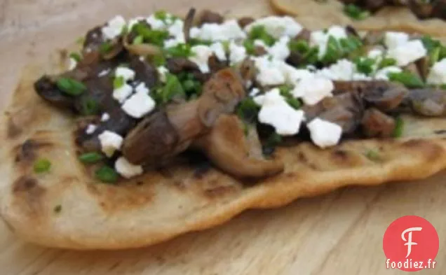 Viande Allégée: Pizzas Grillées aux Champignons, Saucisses, Fromage de Chèvre et Ciboulette