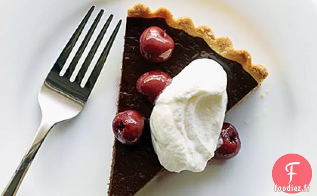 Tarte au Chocolat Noir, Cerises et Crème Fouettée aux Amandes