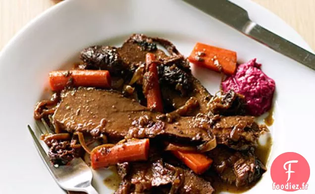 Poitrine de Pâque Braisée au Vin Rouge et à l'Oignon