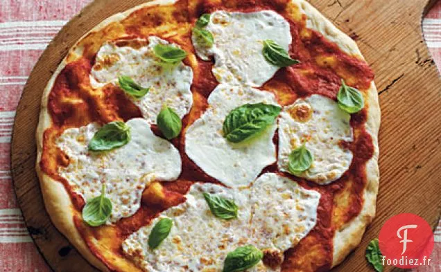 Pizza à la Mozzarella et au Basilic