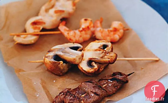 Brochettes de Bœuf, Poulet, Crevettes et Champignons Grillés