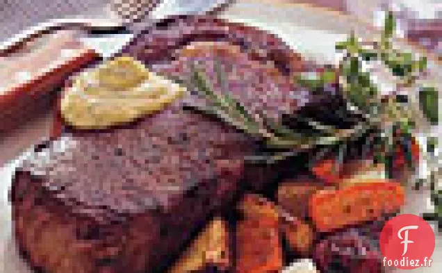 Entrecôte Rôtie Avec Sauce Moutarde Aux Herbes Et Végéta Aux Racines