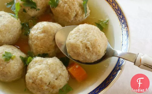 Soupe aux Boulettes de Poulet Matzo