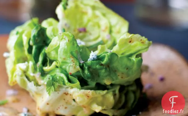 Laitue au Beurre et Herbes Fraîches au Fromage Bleu Maytag