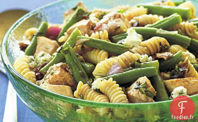 Salade de Pâtes au Poulet, aux Haricots et au Fromage Bleu avec Vinaigrette aux Tomates Séchées au Soleil