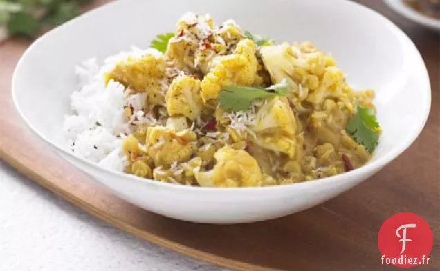 Curry de lentilles jaunes et noix de coco avec chou-fleur