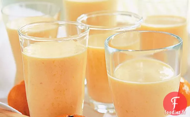 Smoothie à la banane, clémentine et mangue