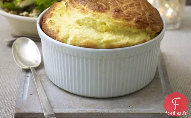 Soufflé au fromage et salade de saison