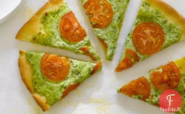 Pizza au Pesto de Roquette, à la Ricotta et à la Mozzarella Fumée