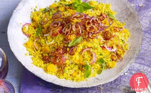 Couscous doré aux abricots et oignons croustillants