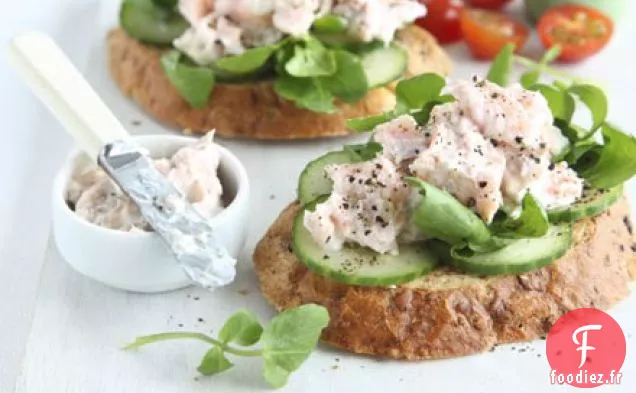 Sandwichs ouverts à la truite fumée et au concombre