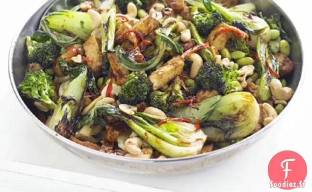 Sauté de tofu, légumes verts et noix de cajou