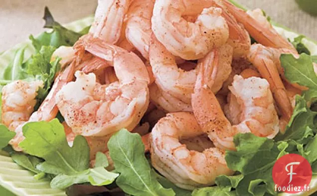 Crevettes Bouillies Épicées Avec Sauce Crémeuse Au Babeurre Et À L'Avocat