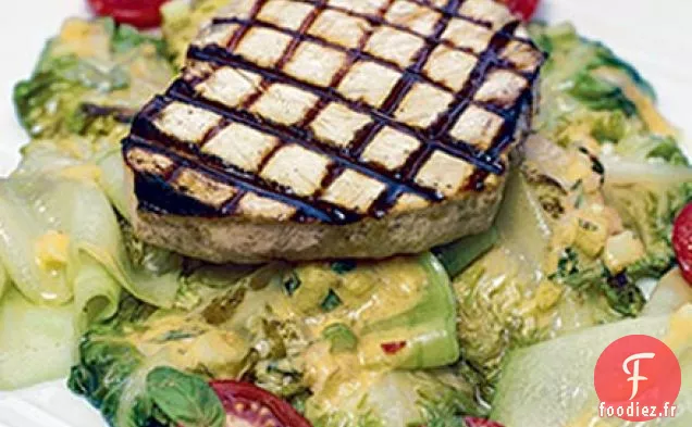 Espadon grillé avec salsa à l'ananas et au piment