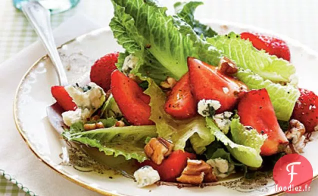 Romaine aux Pacanes Grillées et Fraises Marinées