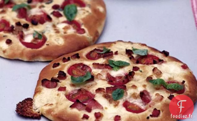Pizza aux tomates cerises et à la pancetta