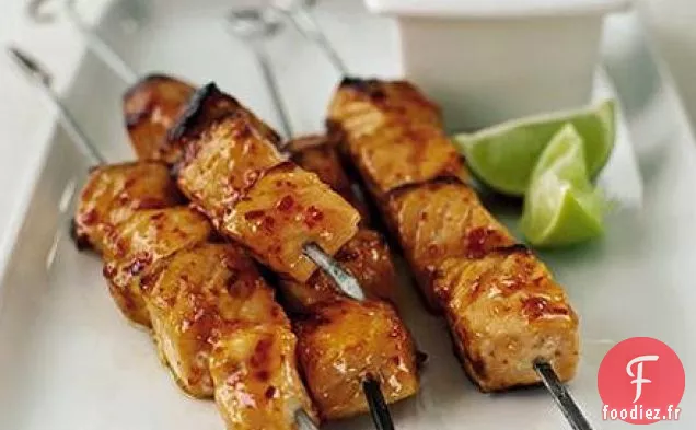 Brochettes de saumon thaï avec trempette douce au piment et au citron vert