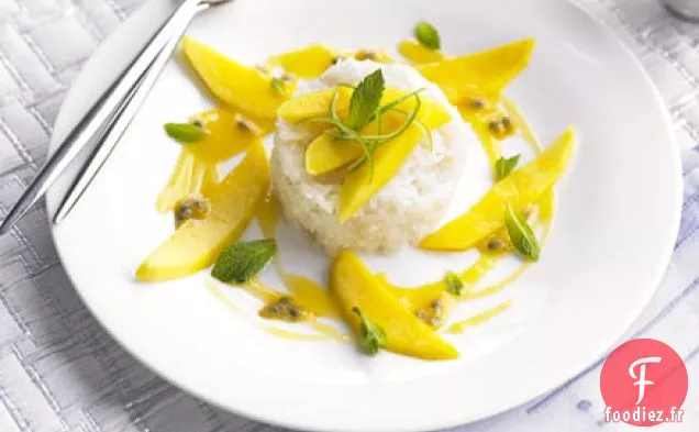 Riz collant à la noix de coco, mangue et fruit de la passion