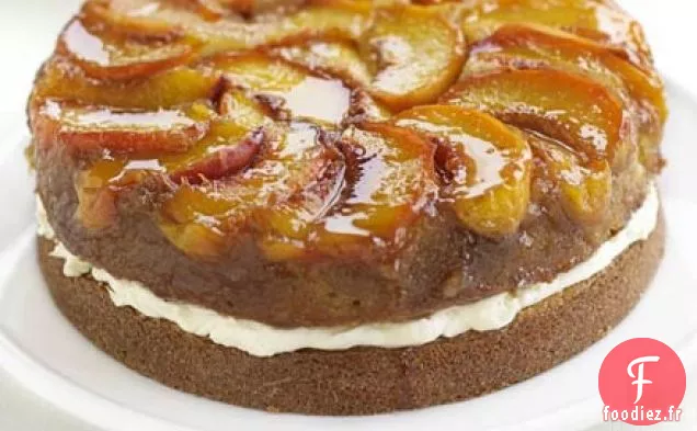 Gâteau aux pêches et à la crème à l'envers