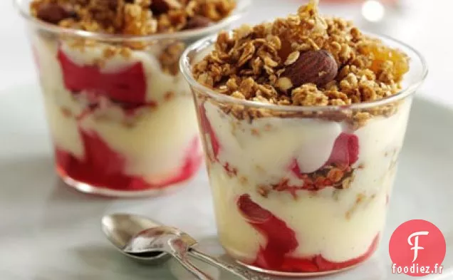 Croquant à la rhubarbe et à la crème anglaise