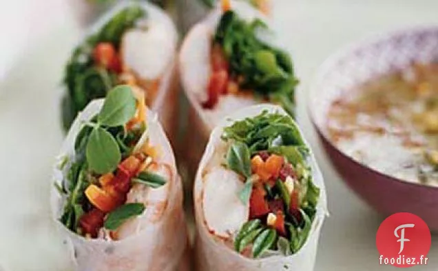 Rouleaux de Printemps aux Crevettes et aux Légumes Croquants avec Sauce Chili Aigre-Douce