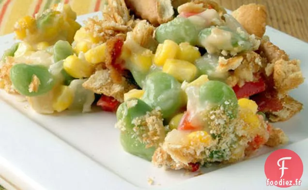 Casserole de Cheddar Succotash avec Garniture de Bacon Croquante
