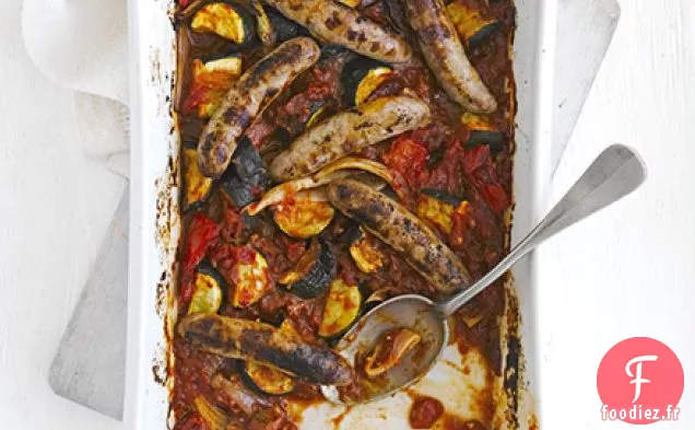 Ratatouille et saucisses cuites au four