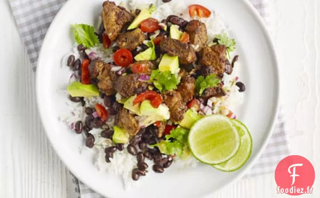 Riz mexicain avec salsa de porc chipotle et avocat