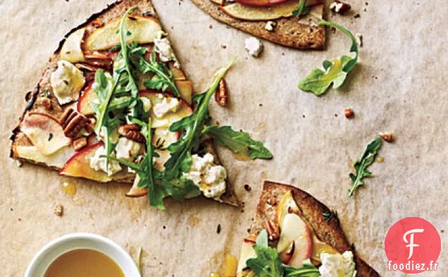 Pizza aux Pommes, au Fromage de Chèvre et aux Pacanes