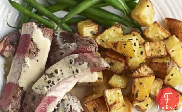 Boeuf à la sauce au poivre et pommes de terre sautées