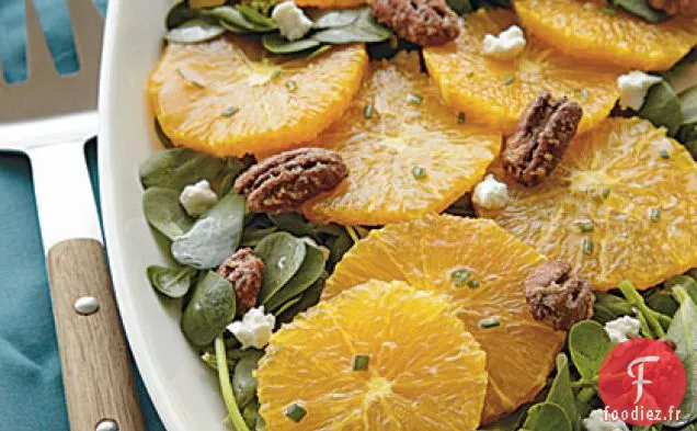 Salade d'Orange Épicée au Fromage de Chèvre et Pacanes Glacées
