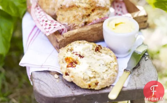 Melons de pain aux tomates séchées au soleil