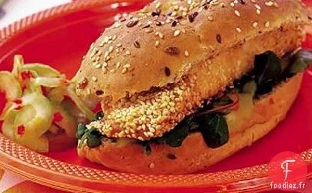 Sous-marins de saumon au sésame avec cornichon au concombre