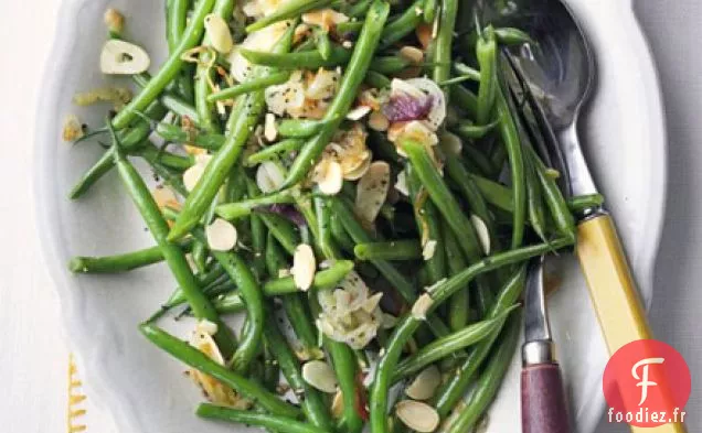 Haricots verts aux échalotes, ail et amandes grillées