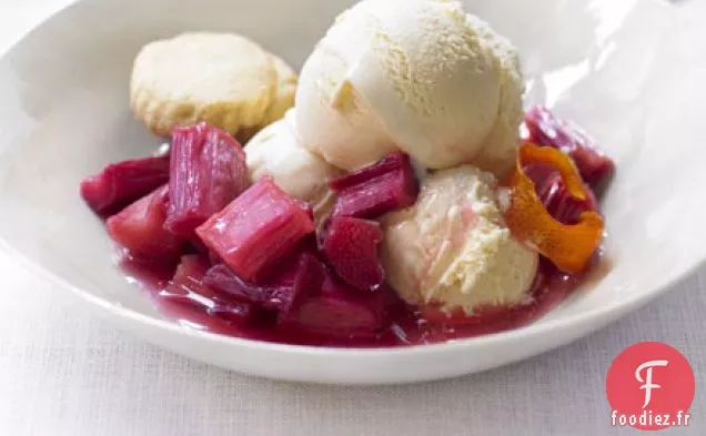 Rhubarbe rôtie lentement avec glace au gingembre