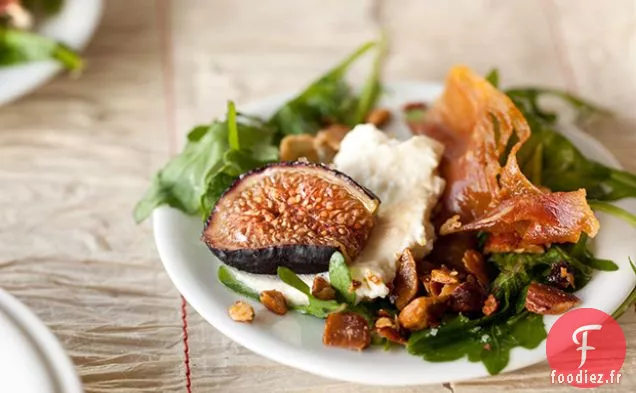 Roquette aux Figues brûlées, Ricotta, Prosciutto et Massepain Fumé