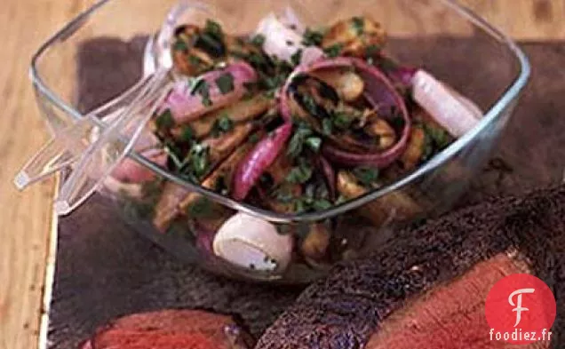 Salade d'oignons rouges grillés et de pommes de terre