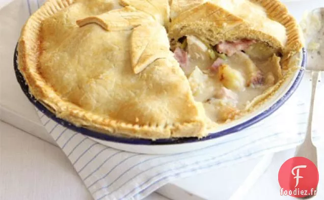 Tarte au poulet, jambon, poireaux et pommes de terre rôties