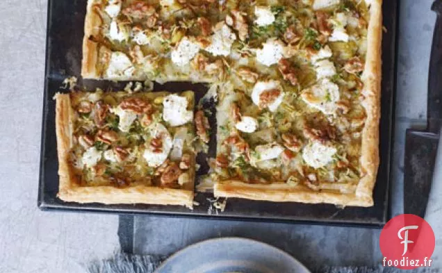 Tarte aux poireaux, fromage de chèvre, noix et citron