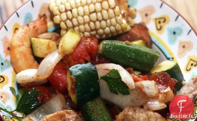 Grill d'Inspiration Cajun Avec Légumes d'Été, Crevettes, Saucisses et Poisson-Chat