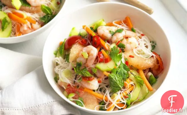Salade de nouilles aux crevettes et pamplemousse rose