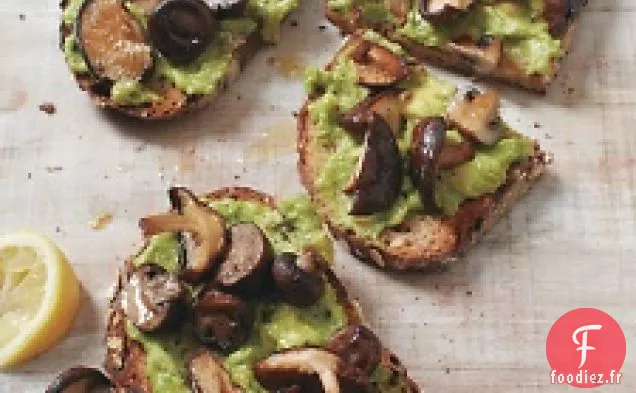 Tartines De Champignons Rôtis À L'Avocat