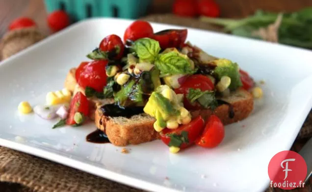 Toast d'été à l'Avocat et à la tomate